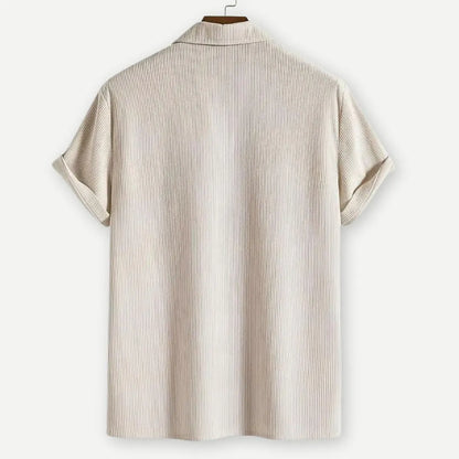 Geripptes Poloshirt für Herren mit offenem Kragen
